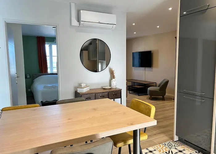 2 Centre De * Poitiers